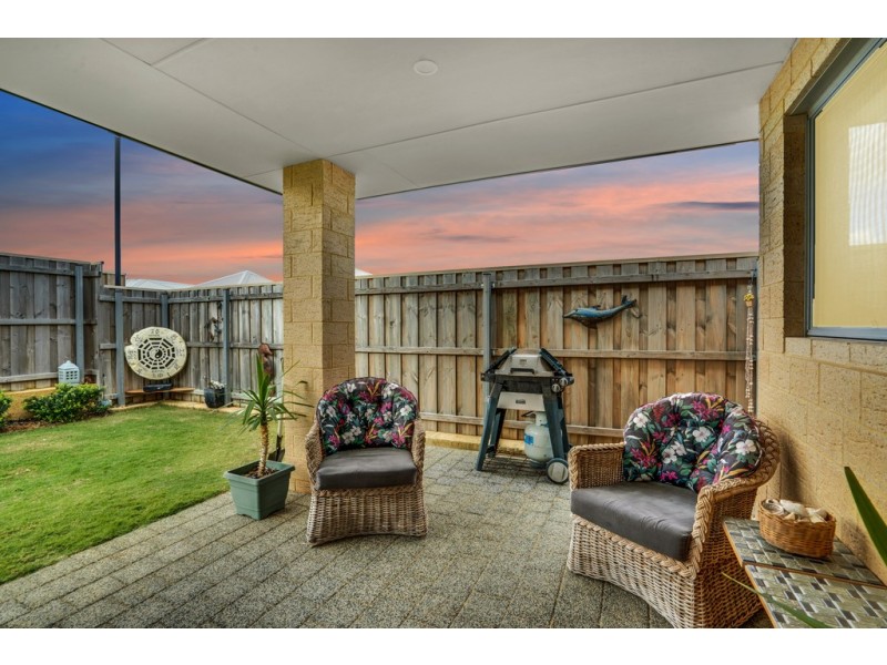 8 Teneriffe Rise, Halls Head WA 6210