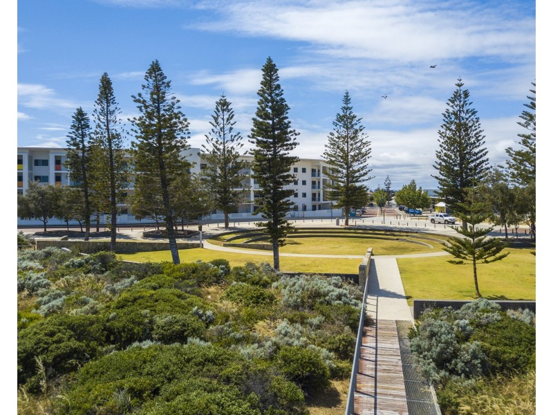 8 Teneriffe Rise, Halls Head WA 6210