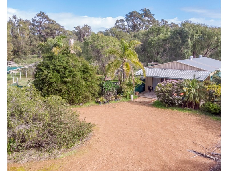 14 Holmes Road, Lake Clifton WA 6215