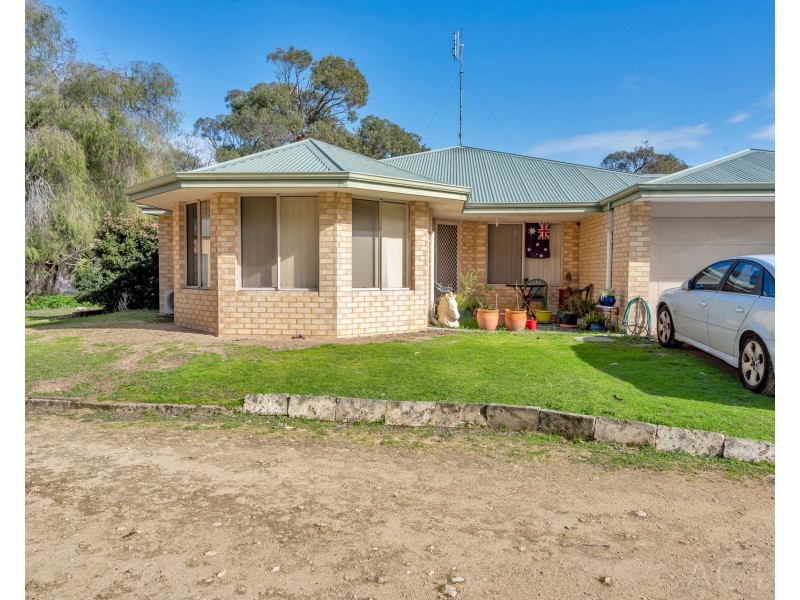 14 Holmes Road, Lake Clifton WA 6215