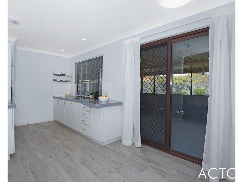 2/30 McLarty Road, Halls Head WA 6210