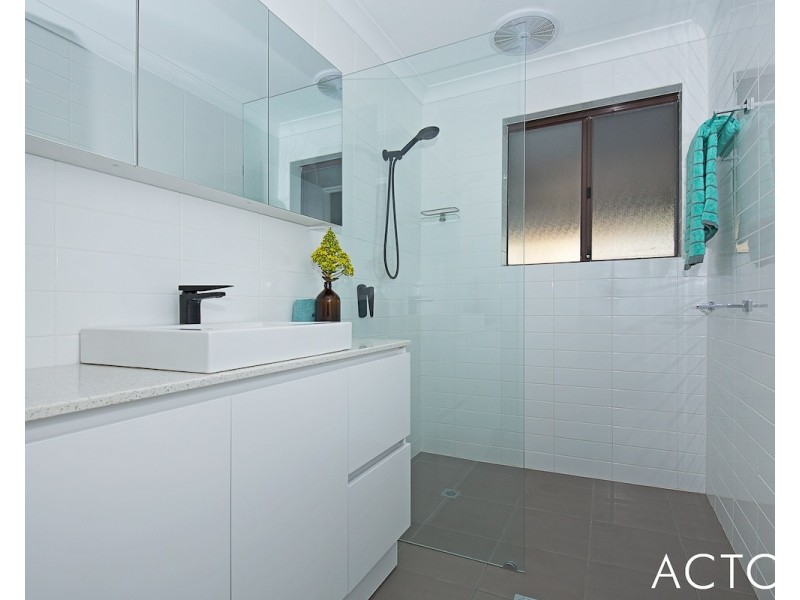 2/30 McLarty Road, Halls Head WA 6210