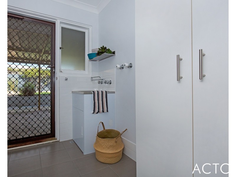 2/30 McLarty Road, Halls Head WA 6210