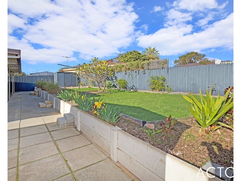 2/30 McLarty Road, Halls Head WA 6210