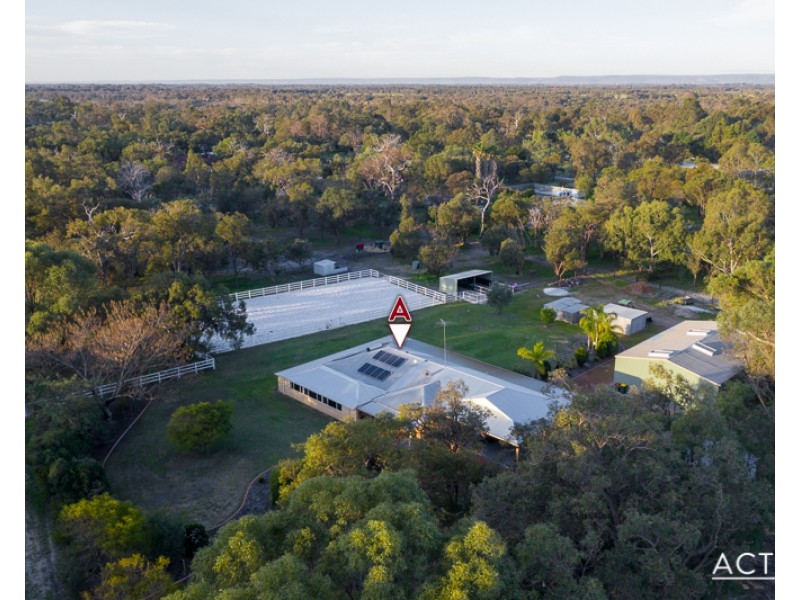 4 Summerhill Drive, Stake Hill WA 6181