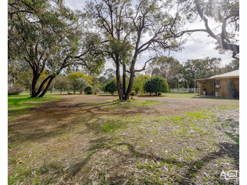 4 Summerhill Drive, Stake Hill WA 6181