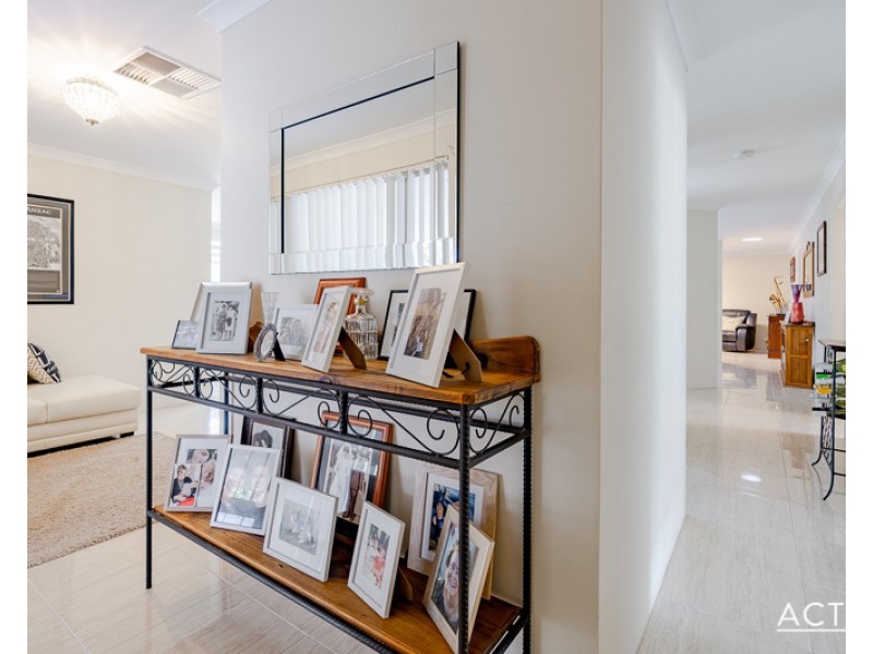 4 Summerhill Drive, Stake Hill WA 6181