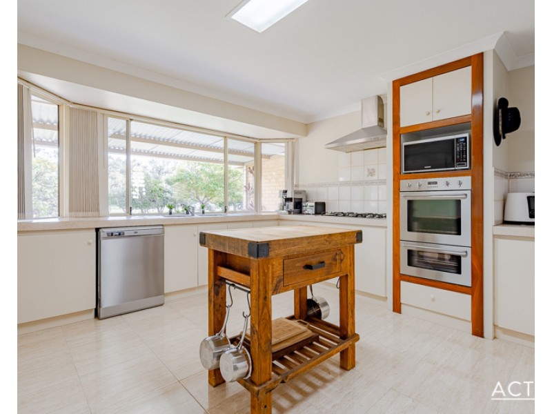4 Summerhill Drive, Stake Hill WA 6181