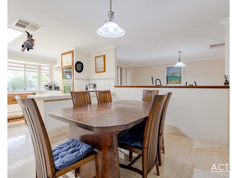 4 Summerhill Drive, Stake Hill WA 6181