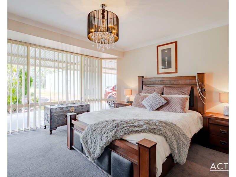 4 Summerhill Drive, Stake Hill WA 6181