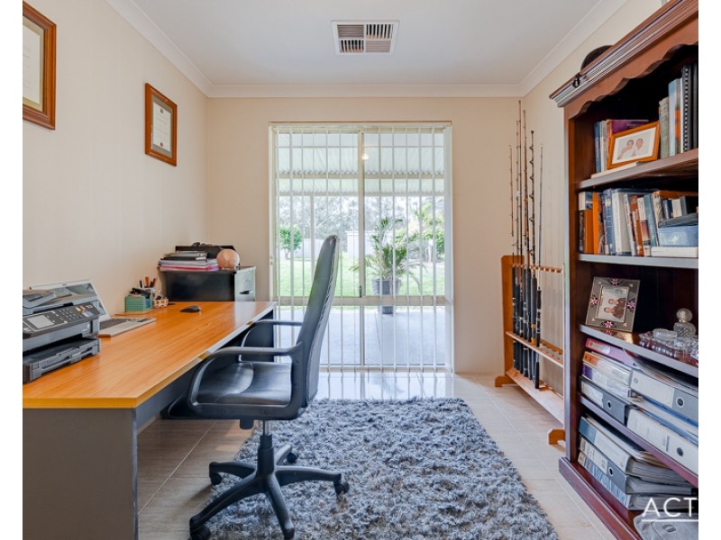 4 Summerhill Drive, Stake Hill WA 6181