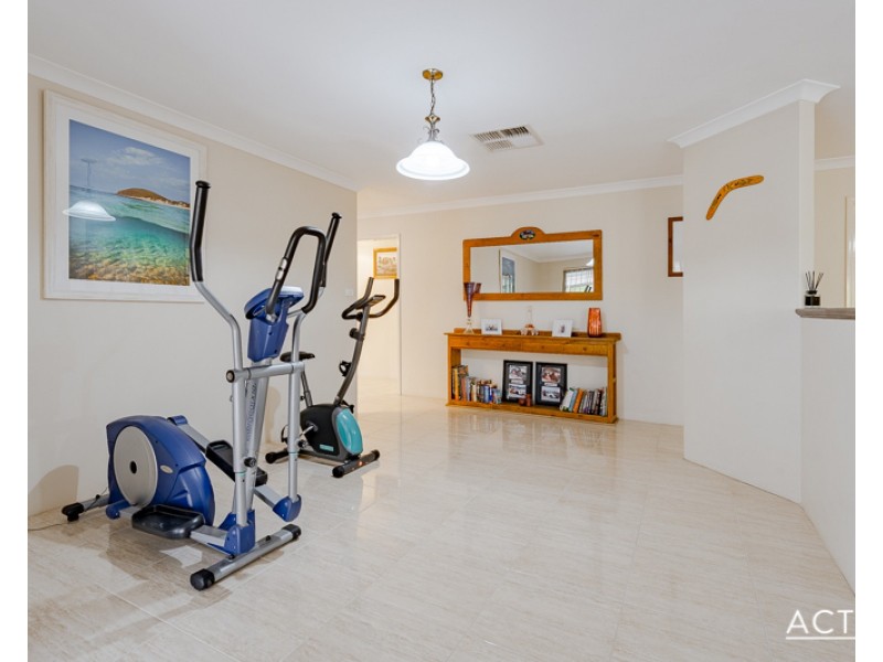 4 Summerhill Drive, Stake Hill WA 6181
