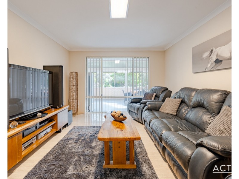 4 Summerhill Drive, Stake Hill WA 6181