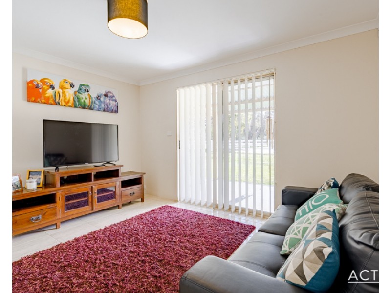 4 Summerhill Drive, Stake Hill WA 6181