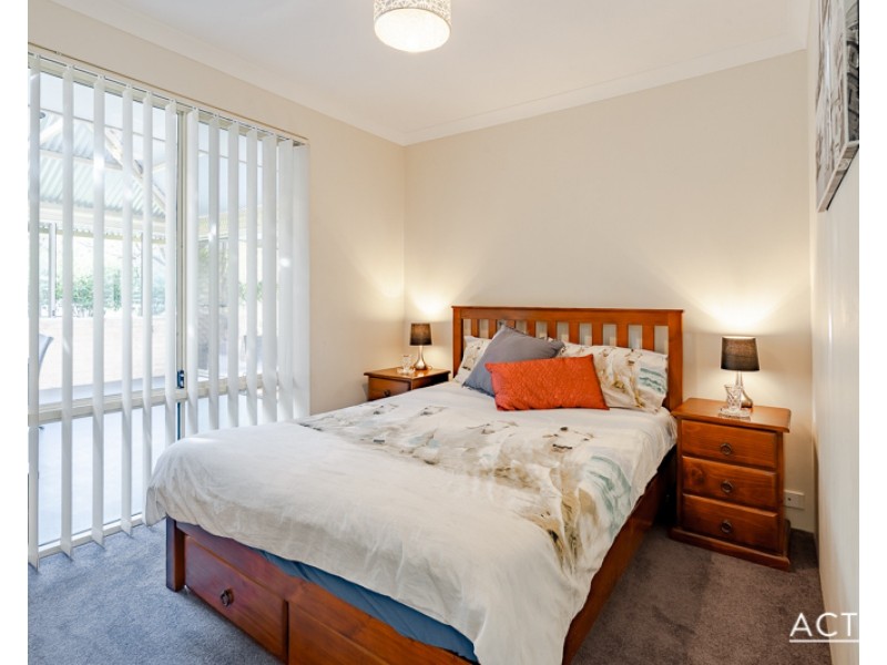 4 Summerhill Drive, Stake Hill WA 6181