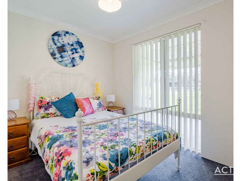 4 Summerhill Drive, Stake Hill WA 6181