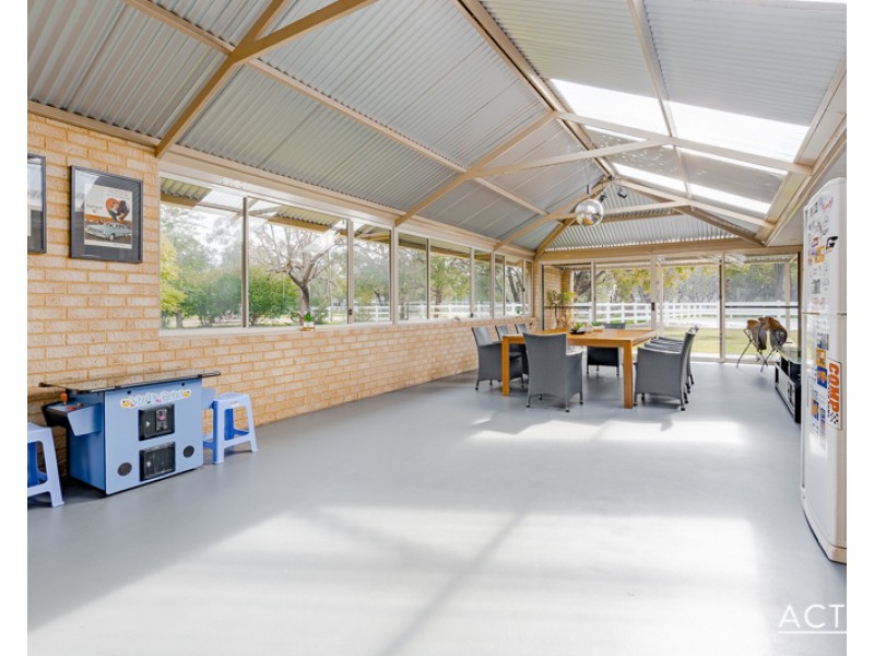 4 Summerhill Drive, Stake Hill WA 6181