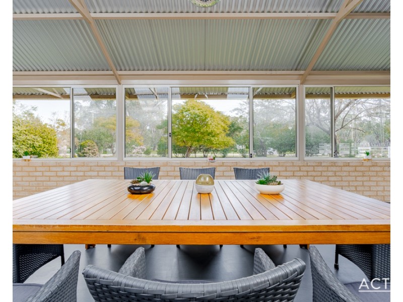 4 Summerhill Drive, Stake Hill WA 6181