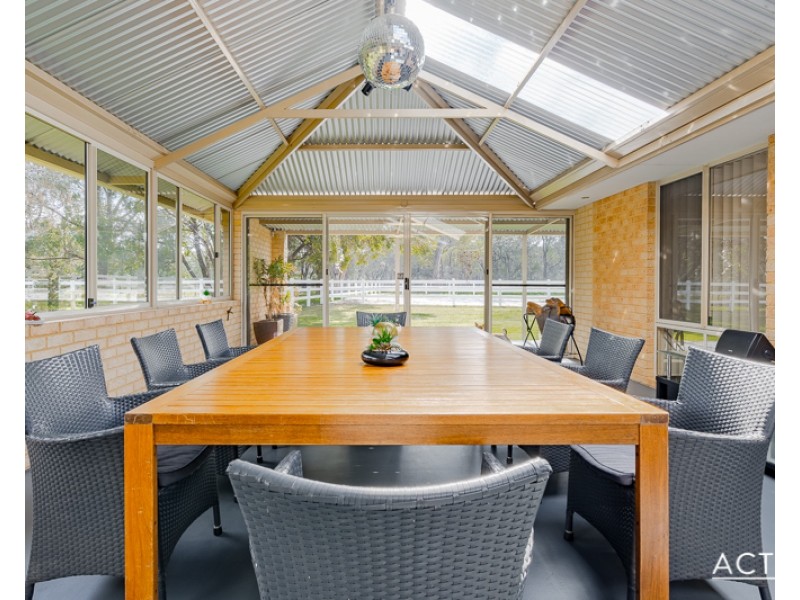 4 Summerhill Drive, Stake Hill WA 6181