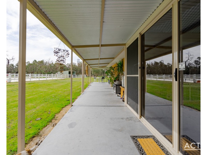 4 Summerhill Drive, Stake Hill WA 6181