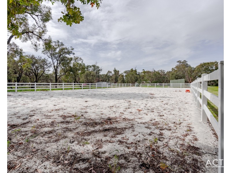 4 Summerhill Drive, Stake Hill WA 6181