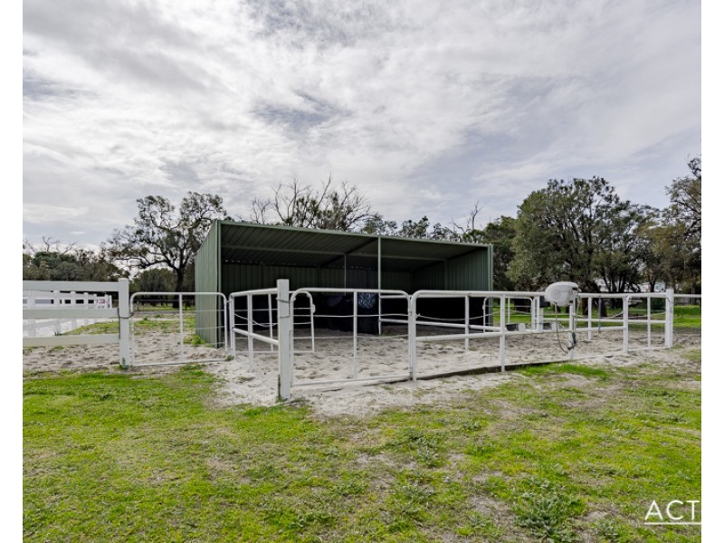 4 Summerhill Drive, Stake Hill WA 6181