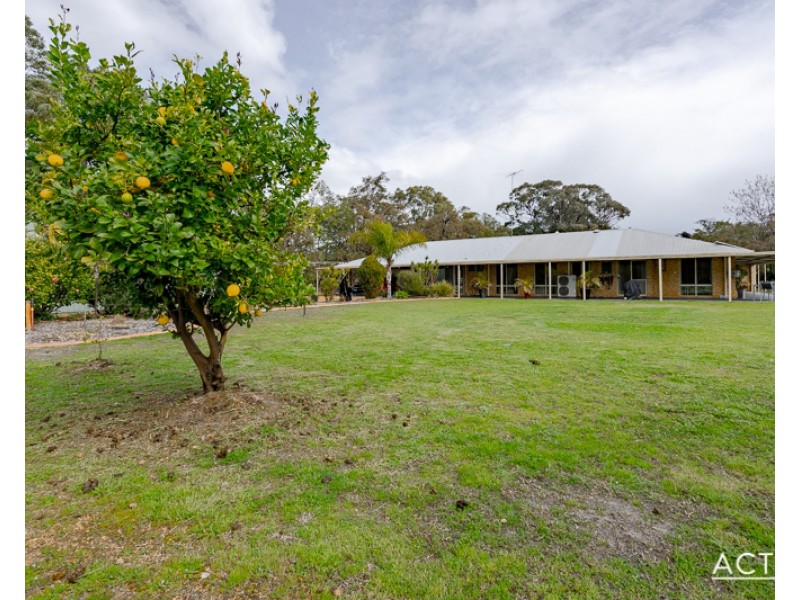 4 Summerhill Drive, Stake Hill WA 6181