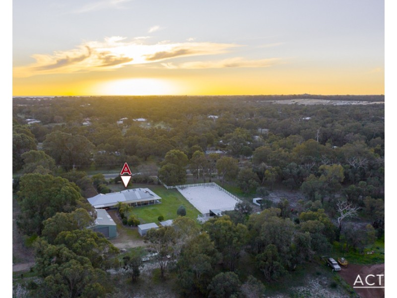 4 Summerhill Drive, Stake Hill WA 6181
