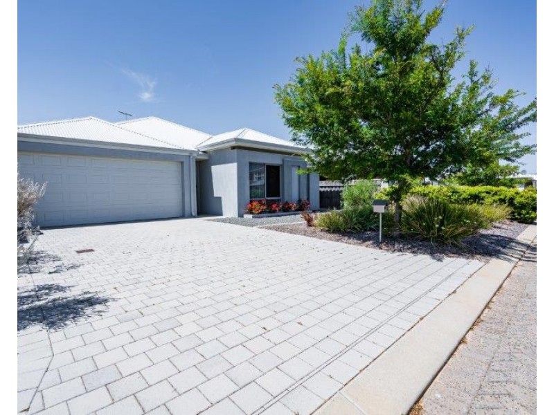 4 Cruentas Way, Halls Head WA 6210