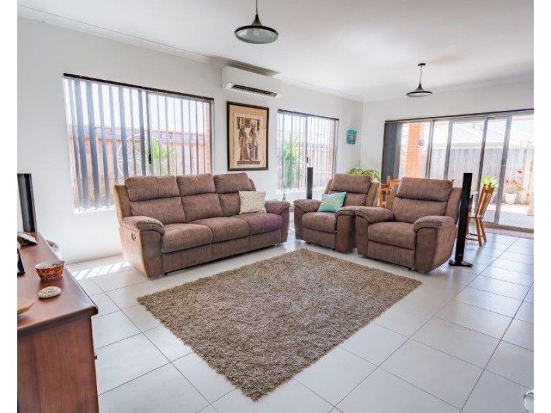 4 Cruentas Way, Halls Head WA 6210