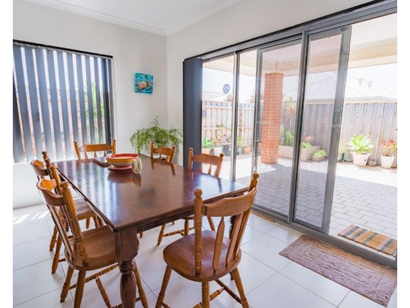 4 Cruentas Way, Halls Head WA 6210