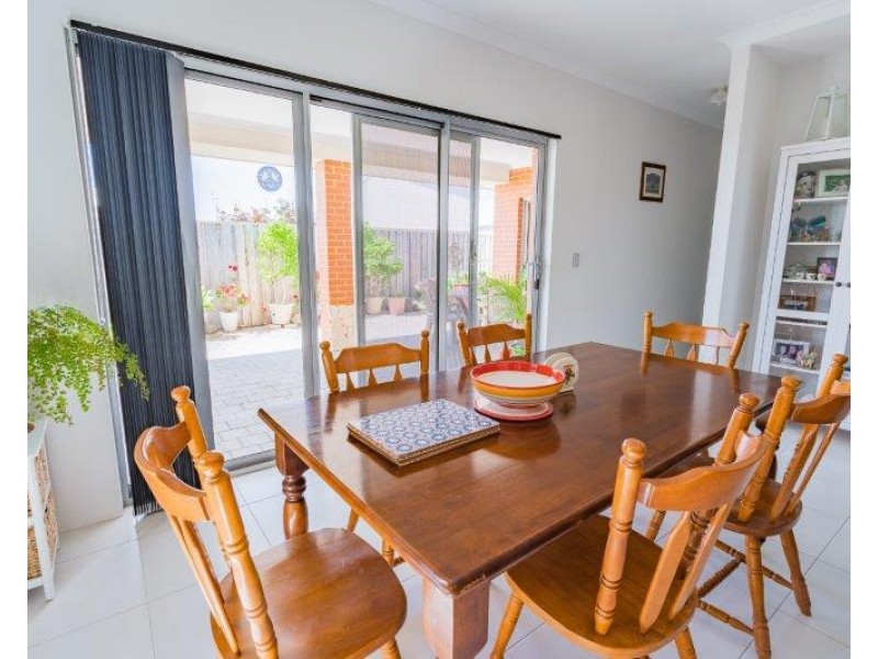 4 Cruentas Way, Halls Head WA 6210