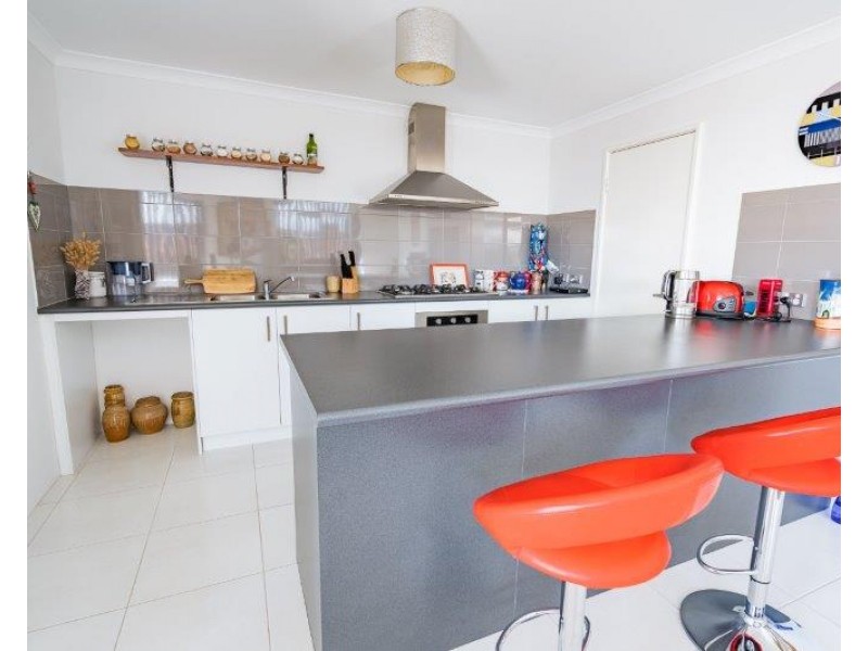 4 Cruentas Way, Halls Head WA 6210