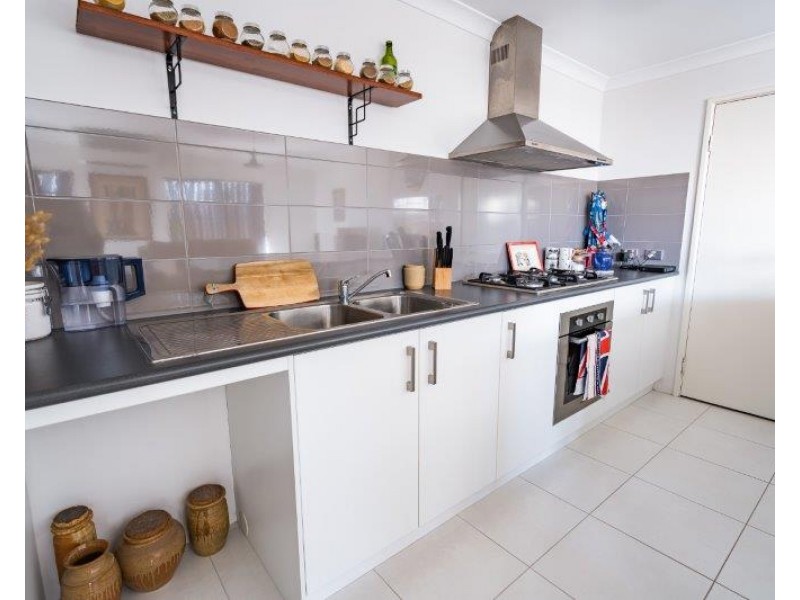 4 Cruentas Way, Halls Head WA 6210