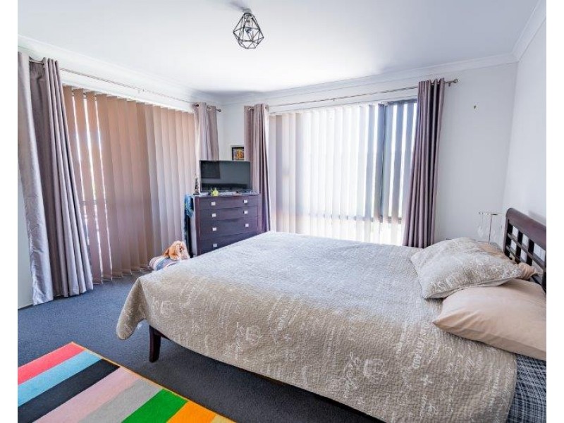 4 Cruentas Way, Halls Head WA 6210