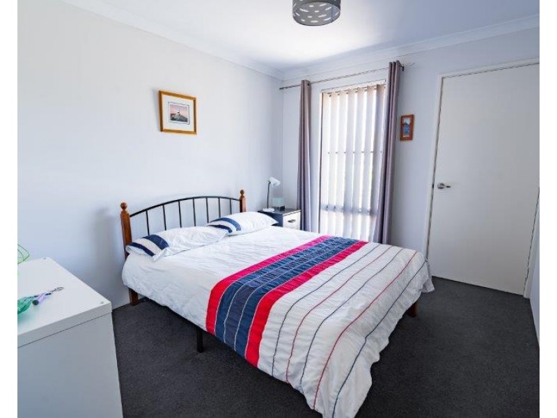 4 Cruentas Way, Halls Head WA 6210