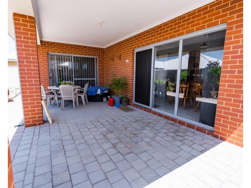 4 Cruentas Way, Halls Head WA 6210