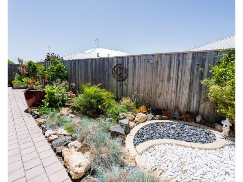 4 Cruentas Way, Halls Head WA 6210