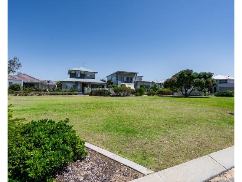 4 Cruentas Way, Halls Head WA 6210