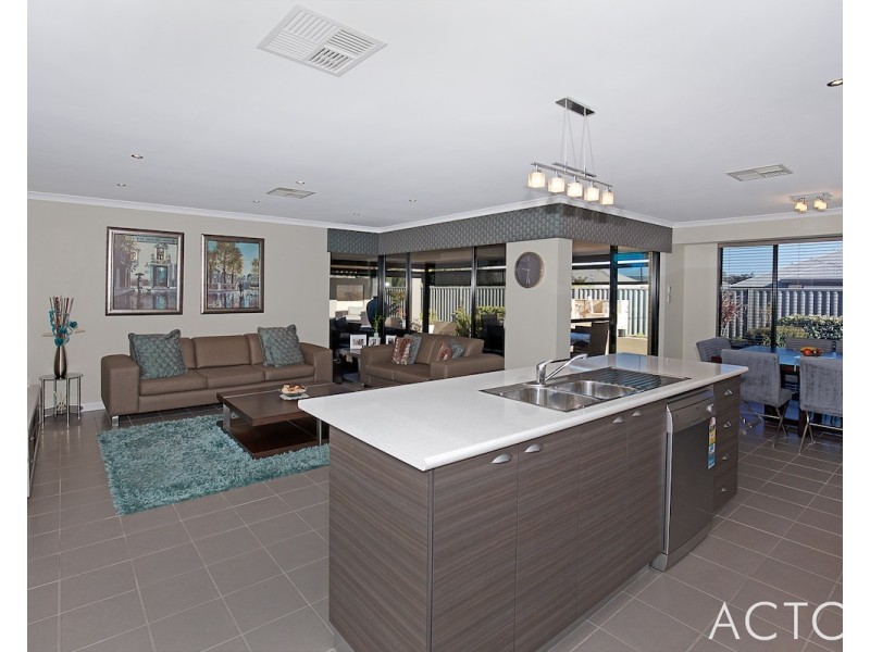 2 Bremer Way, South Yunderup WA 6208