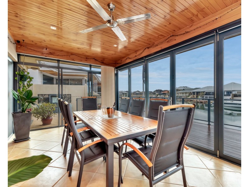 8 Syrenka Turn, Halls Head WA 6210
