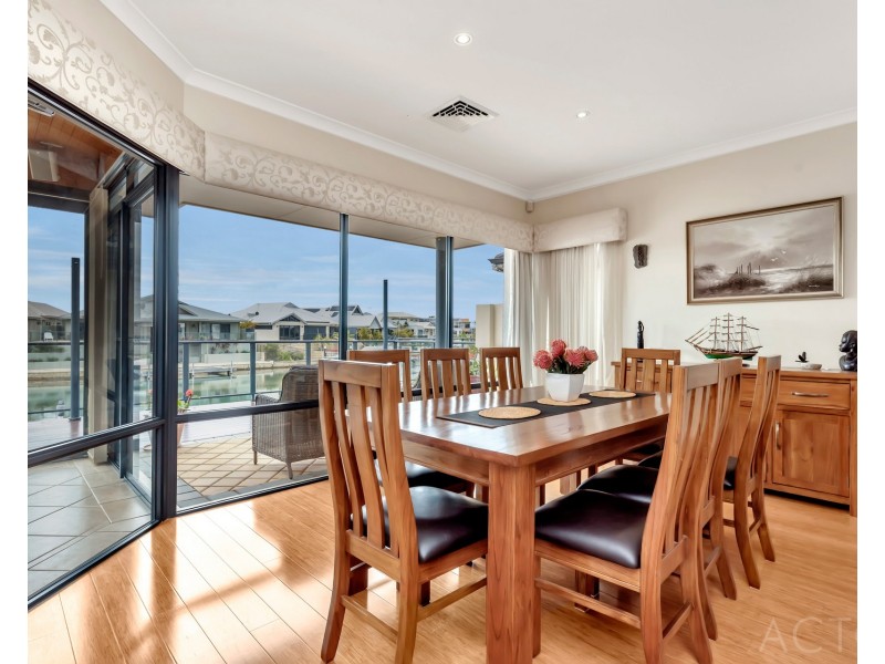8 Syrenka Turn, Halls Head WA 6210