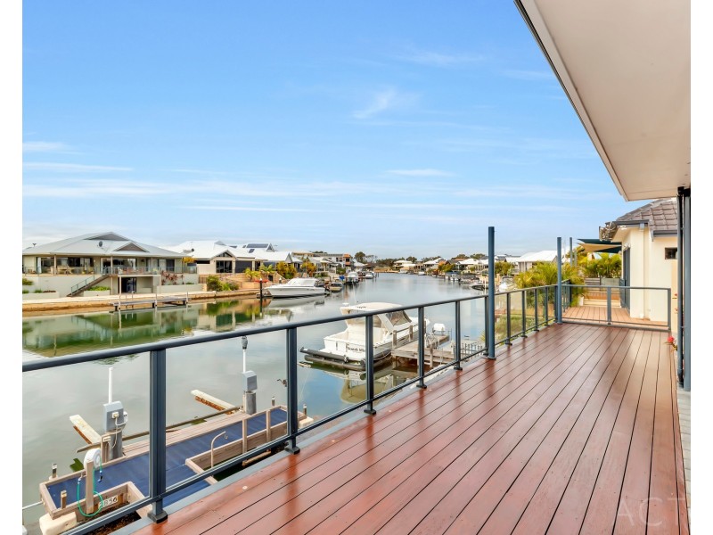 8 Syrenka Turn, Halls Head WA 6210
