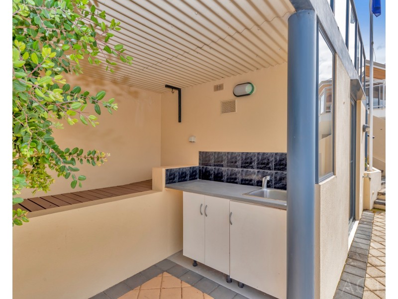8 Syrenka Turn, Halls Head WA 6210