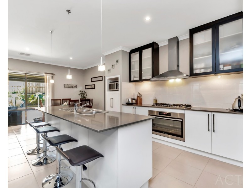 32 Jennerae Bend, Halls Head WA 6210