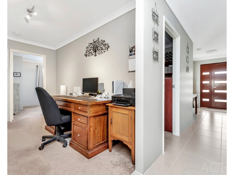 32 Jennerae Bend, Halls Head WA 6210
