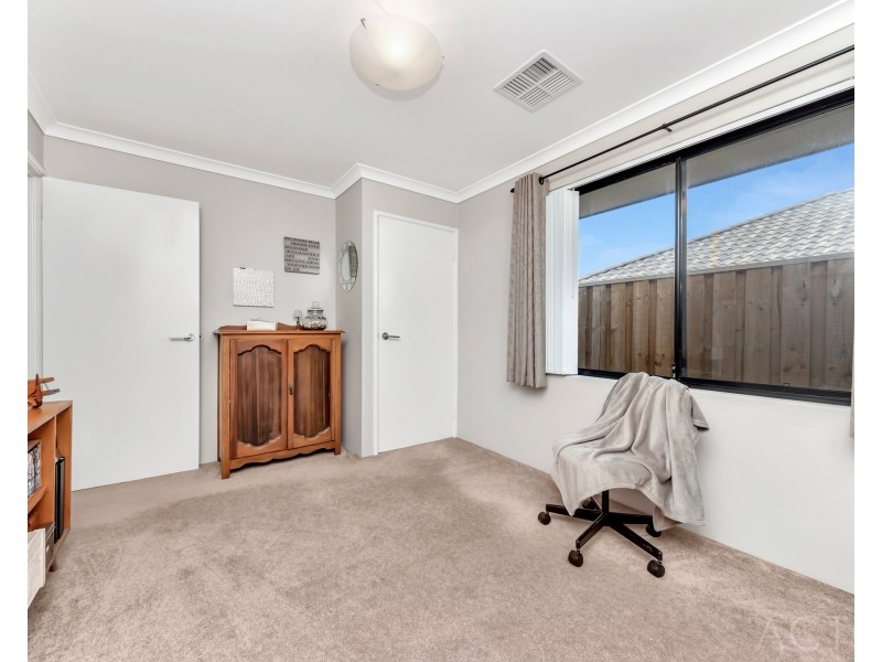 32 Jennerae Bend, Halls Head WA 6210
