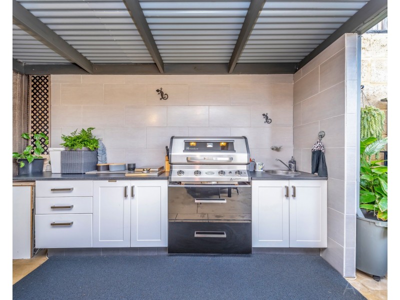 32 Jennerae Bend, Halls Head WA 6210