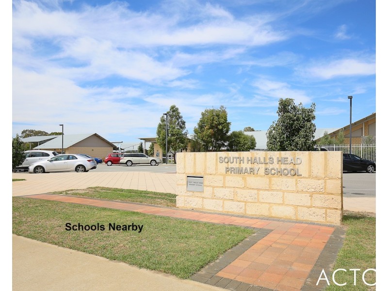 32 Jennerae Bend, Halls Head WA 6210