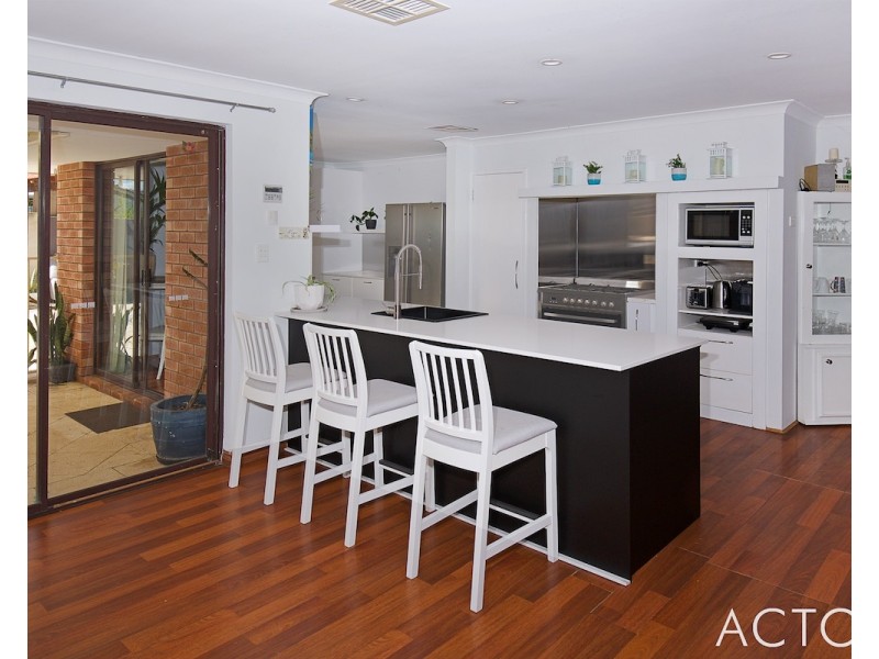 48 Mahogany Drive, Halls Head WA 6210